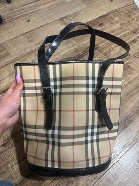 Vintage Burberry bucket bag